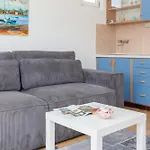 Apartments Near Central Beach With Free Parking