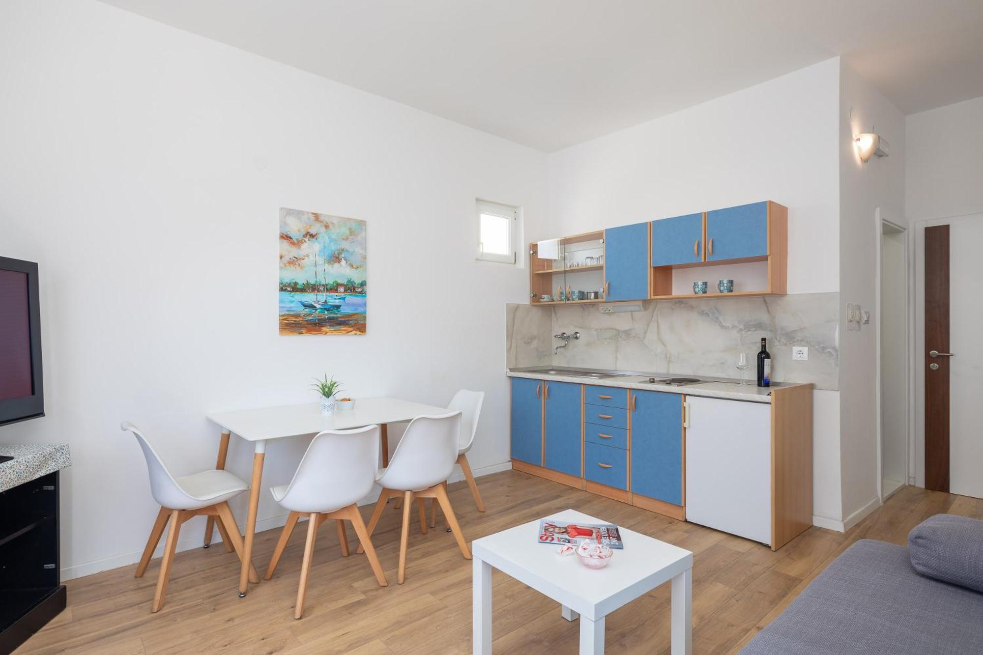 Near Central Beach With Free Parking