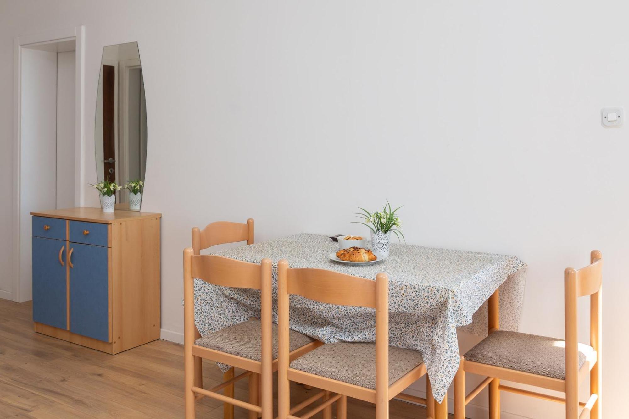 Near Central Beach With Free Parking Apartment *