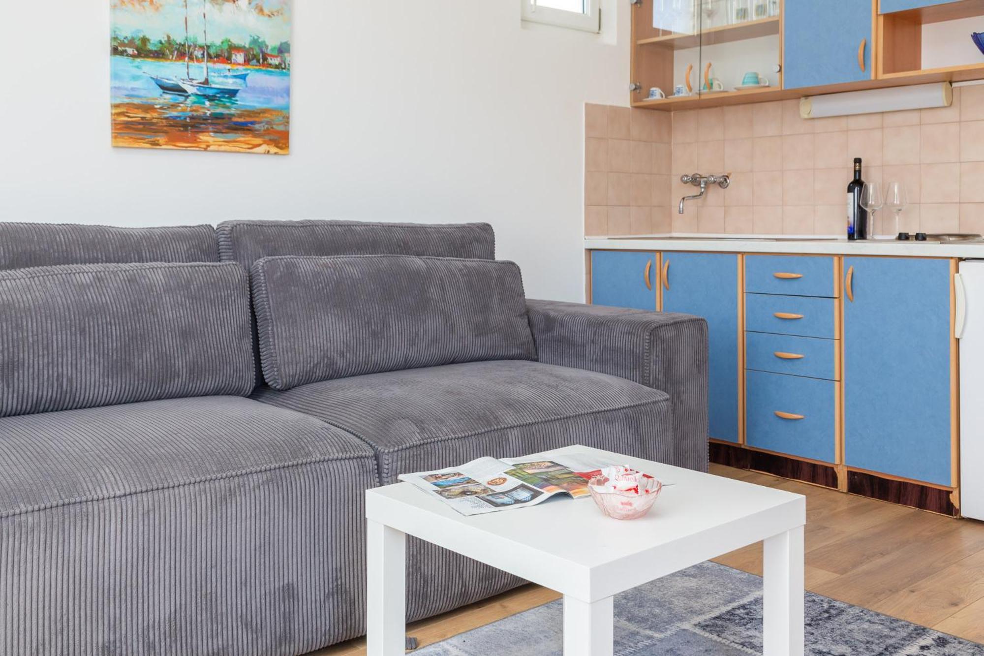 Apartment Near Central Beach With Free Parking