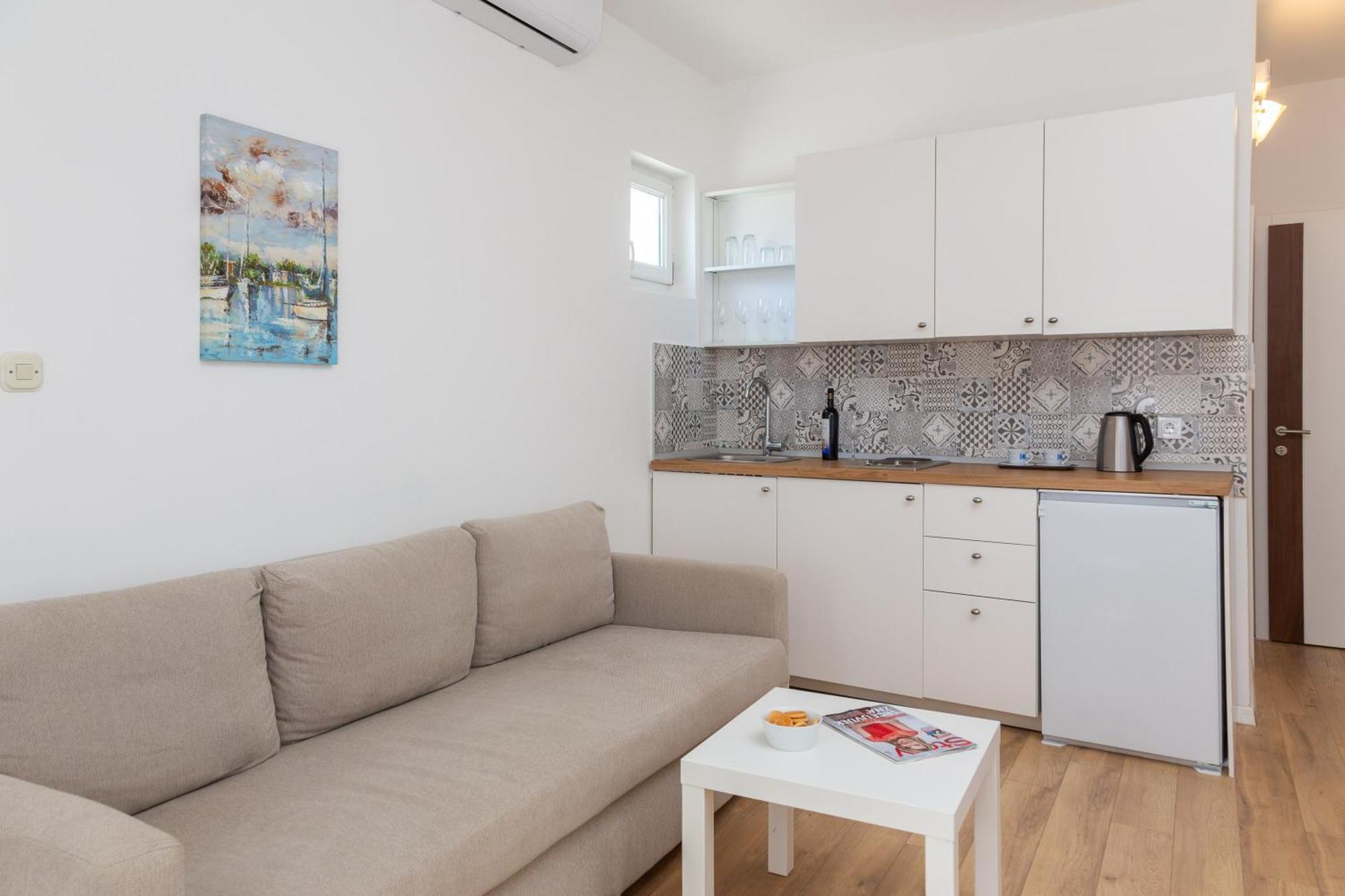 Apartment Near Central Beach With Free Parking