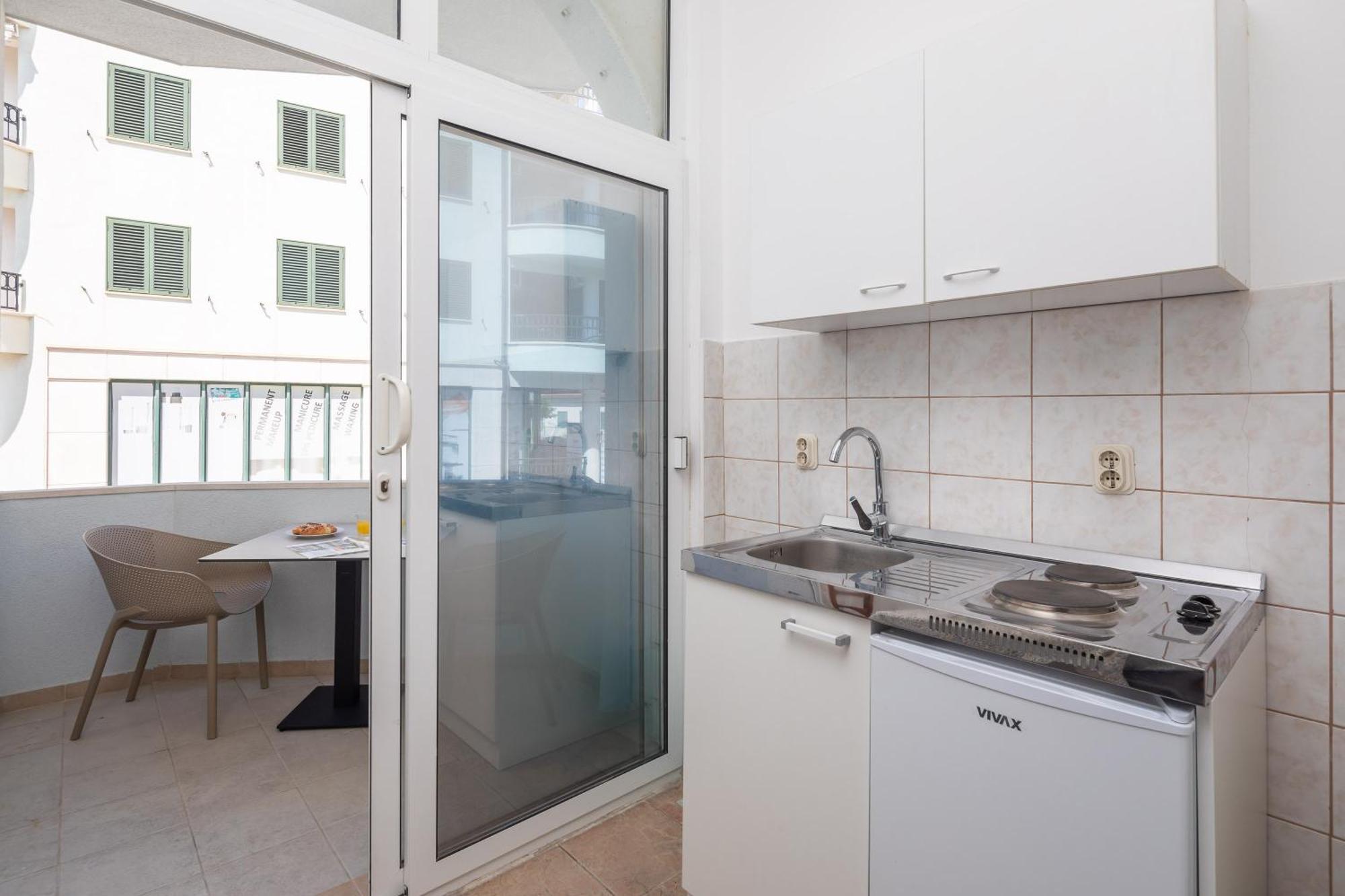 Near Central Beach With Free Parking *