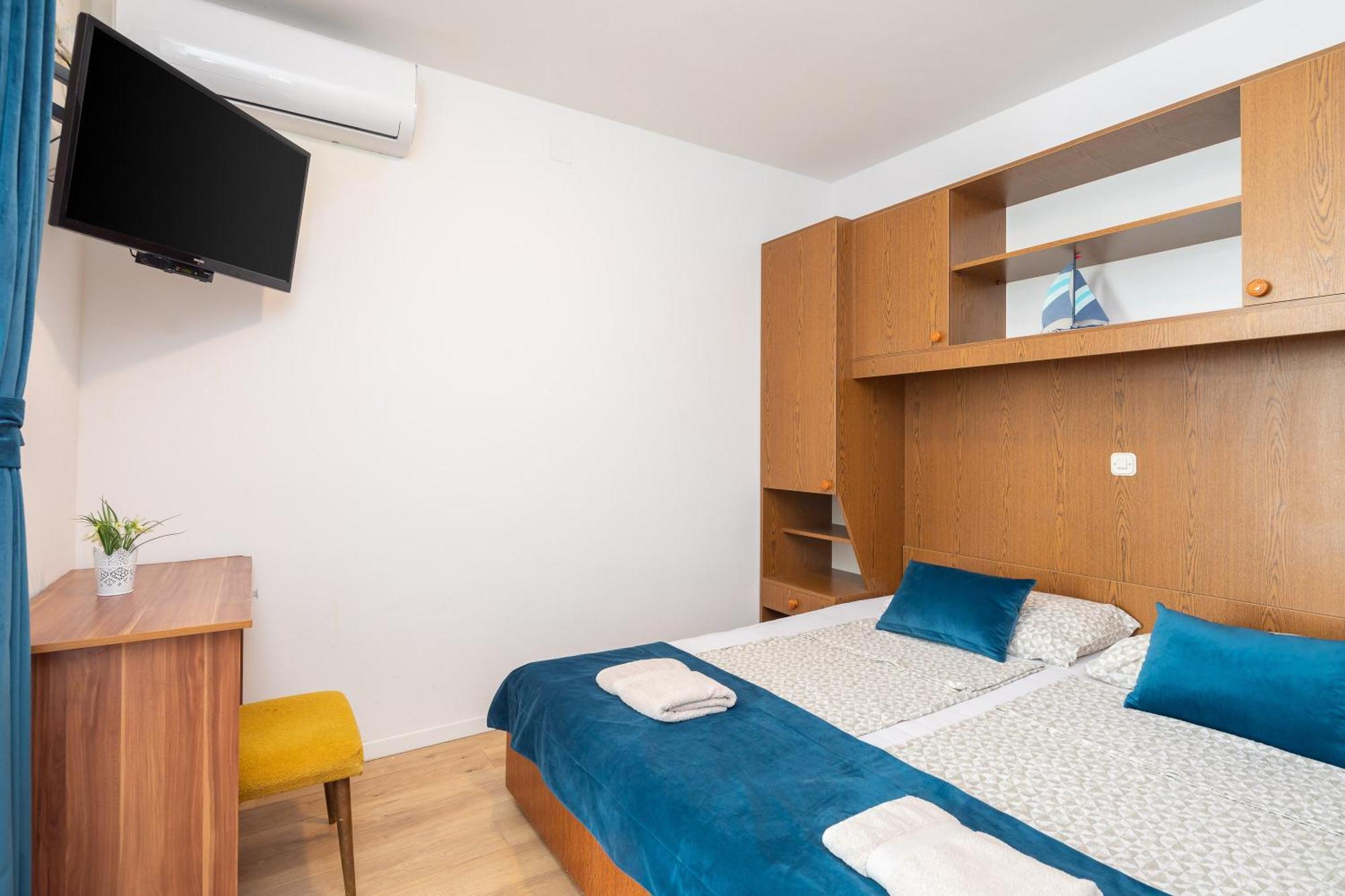 Near Central Beach With Free Parking Makarska