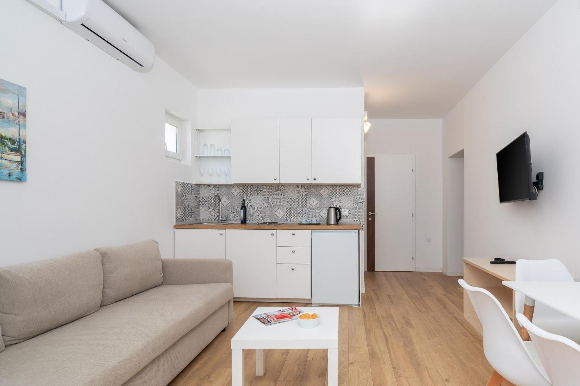 Near Central Beach With Free Parking * Makarska