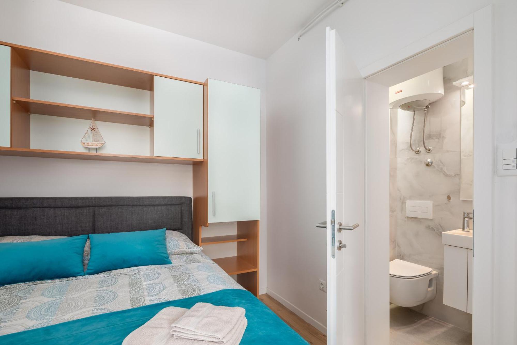Near Central Beach With Free Parking Apartment *