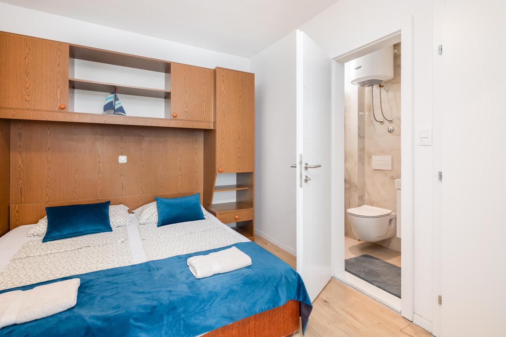Near Central Beach With Free Parking