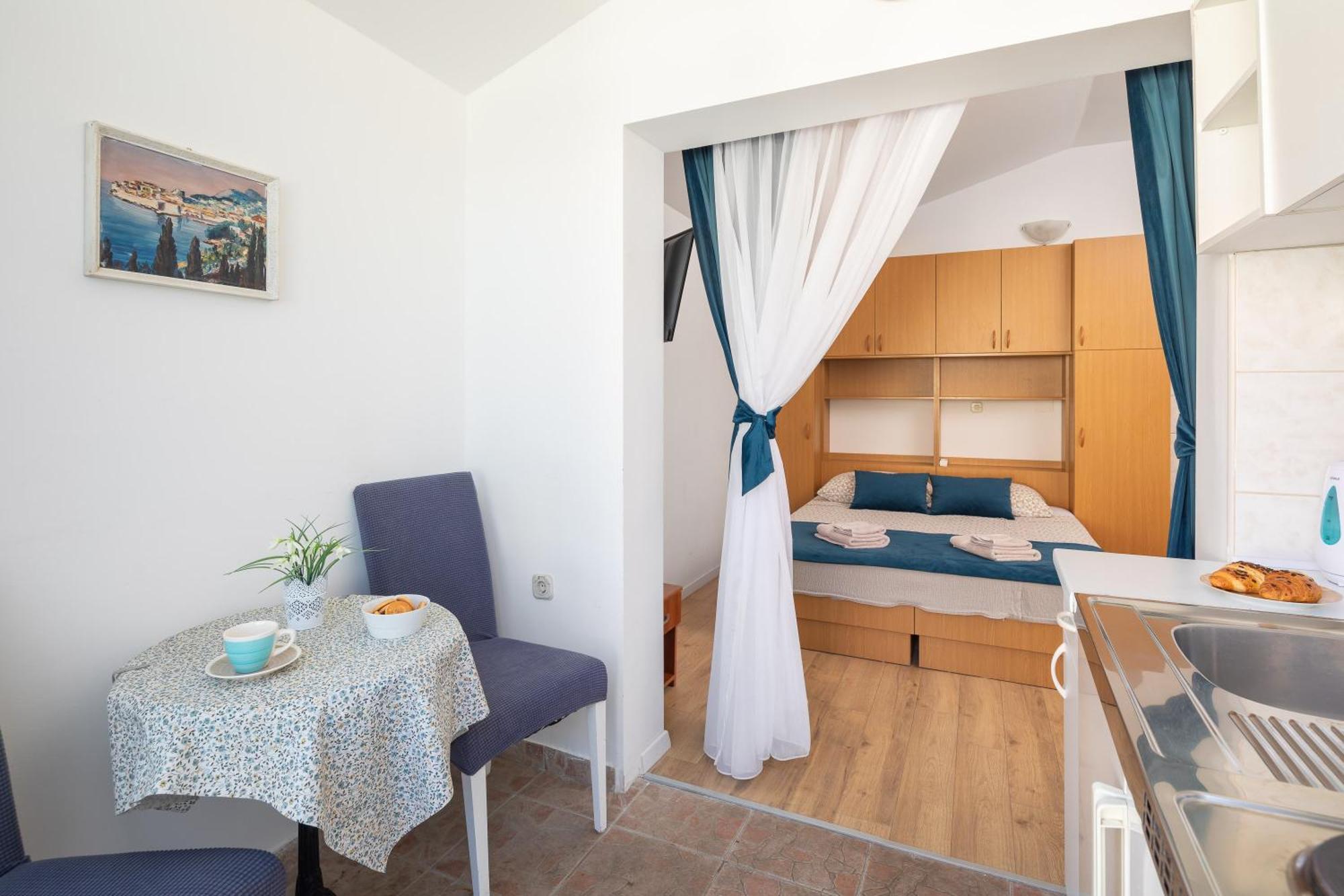 Apartment Near Central Beach With Free Parking