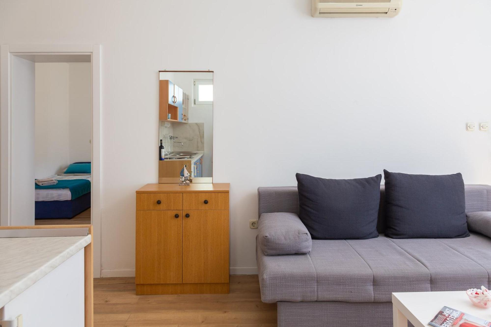 Near Central Beach With Free Parking *
