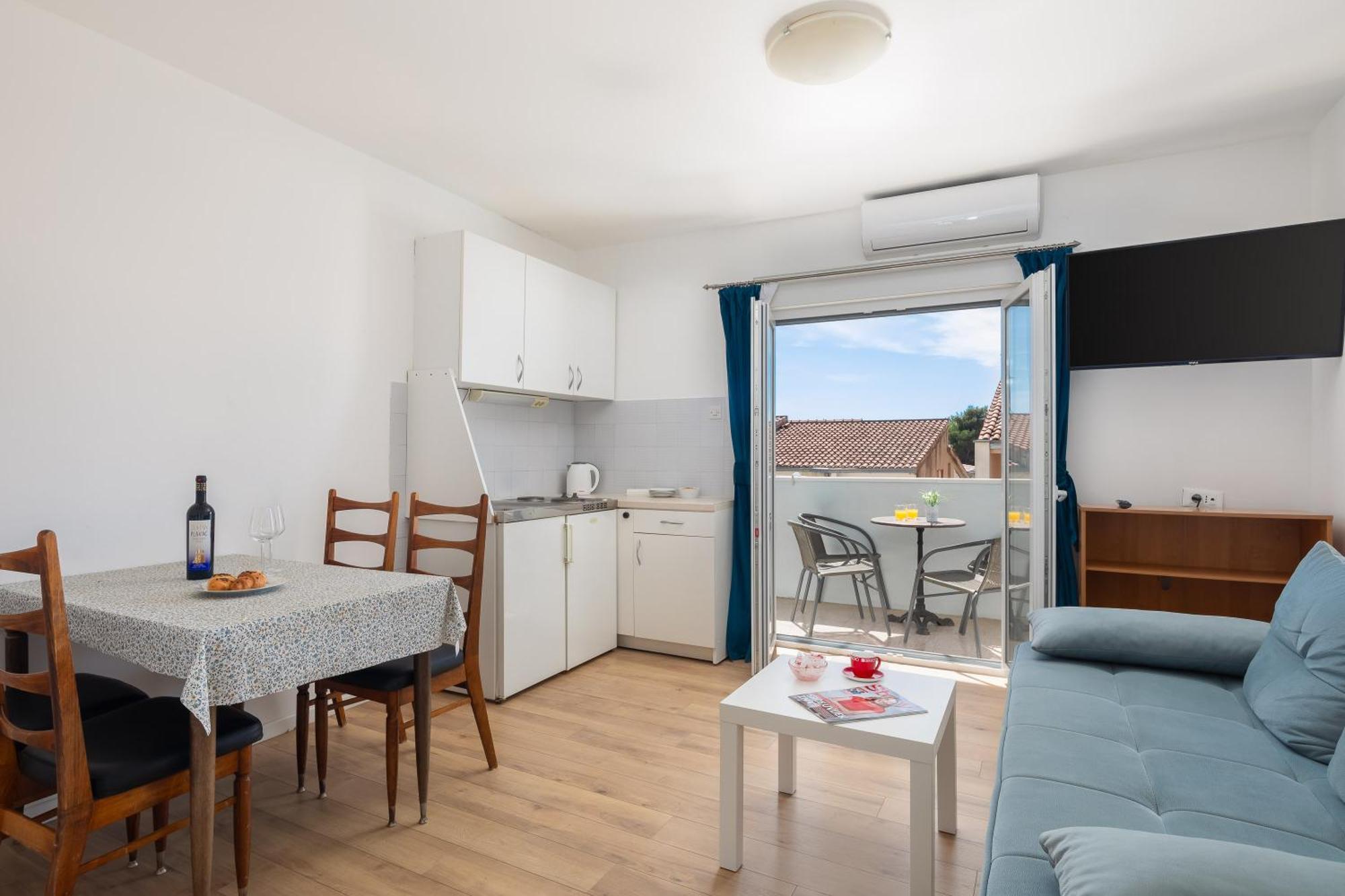 Apartment Near Central Beach With Free Parking *