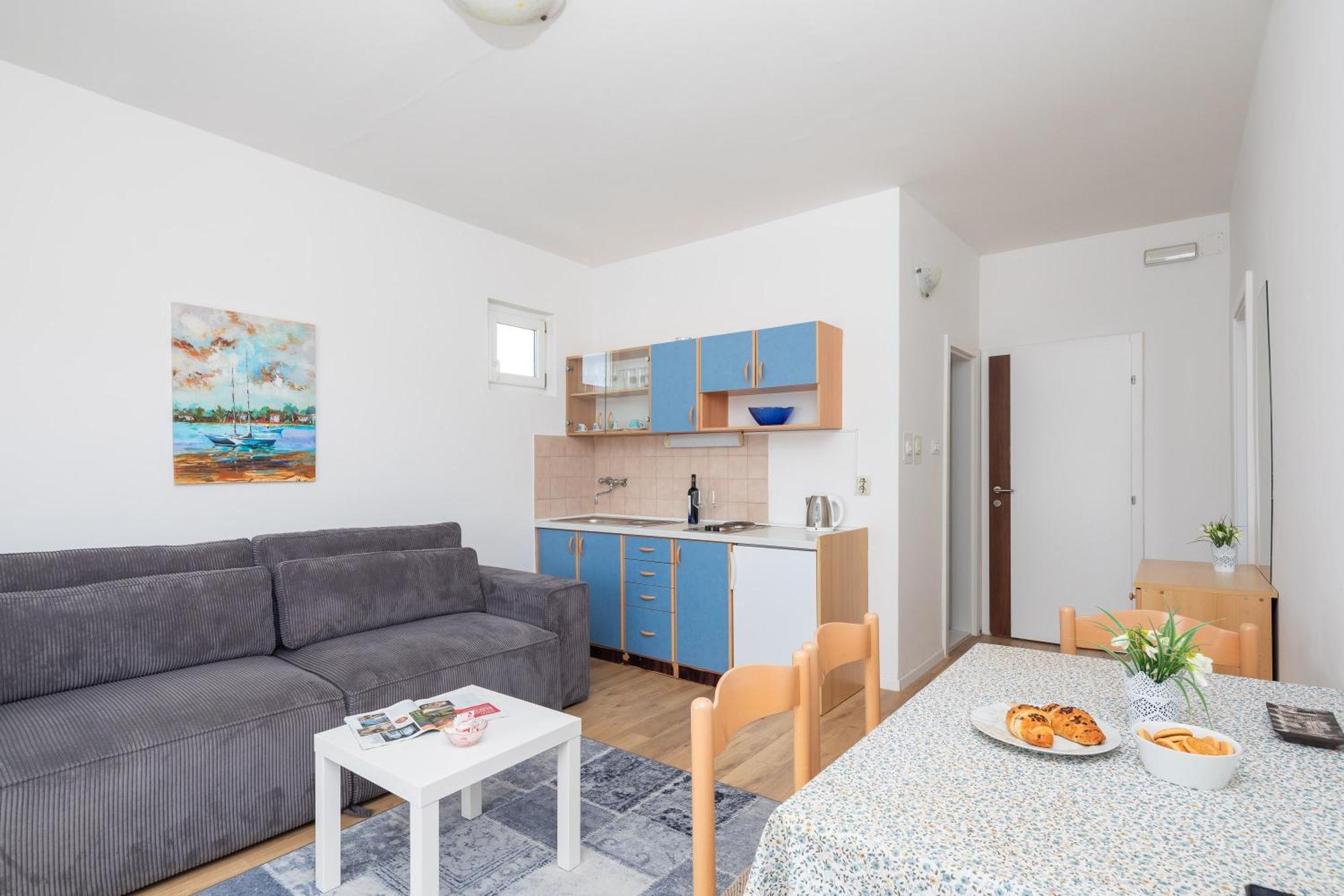 Apartment Near Central Beach With Free Parking *
