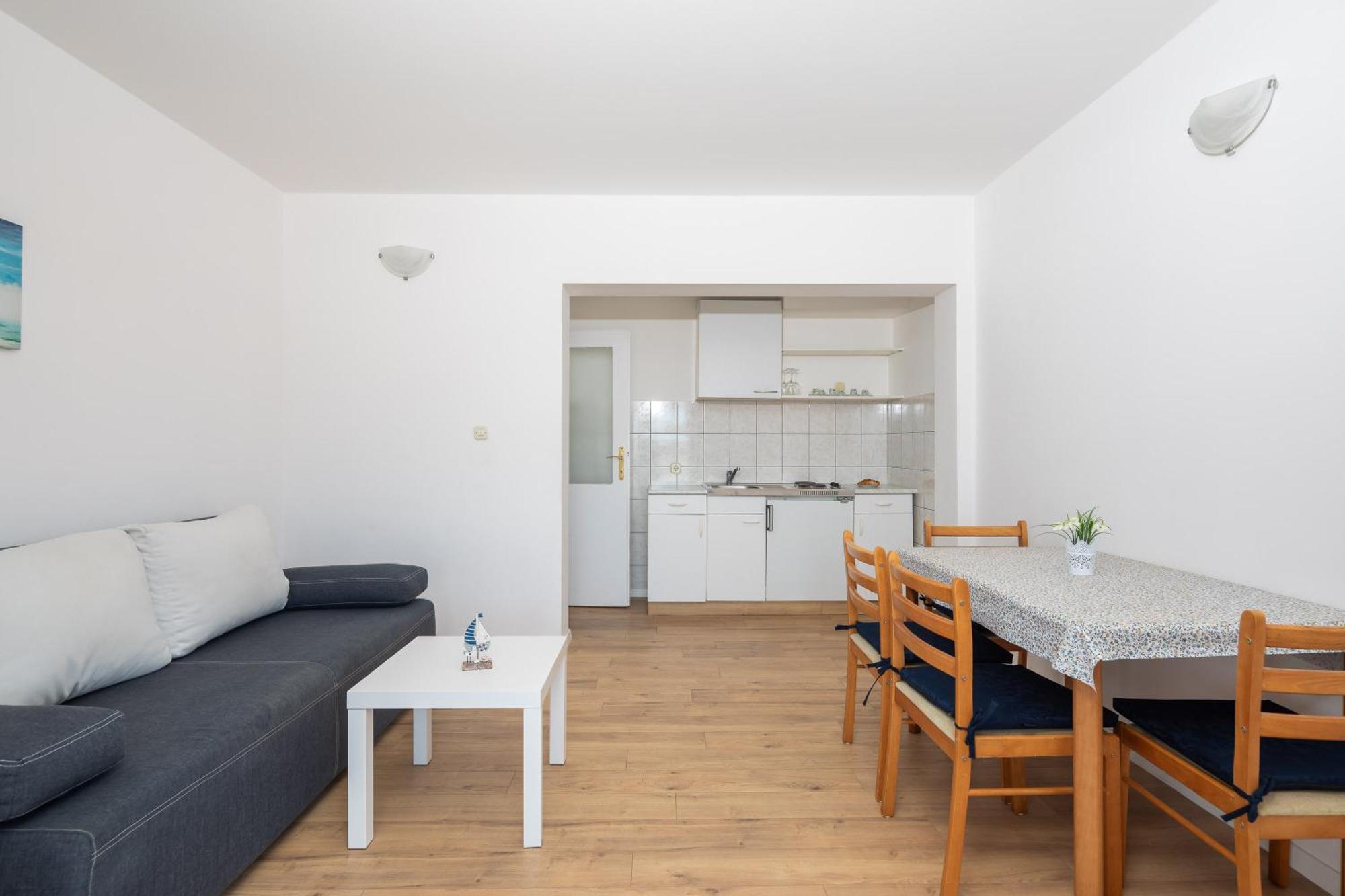 Near Central Beach With Free Parking