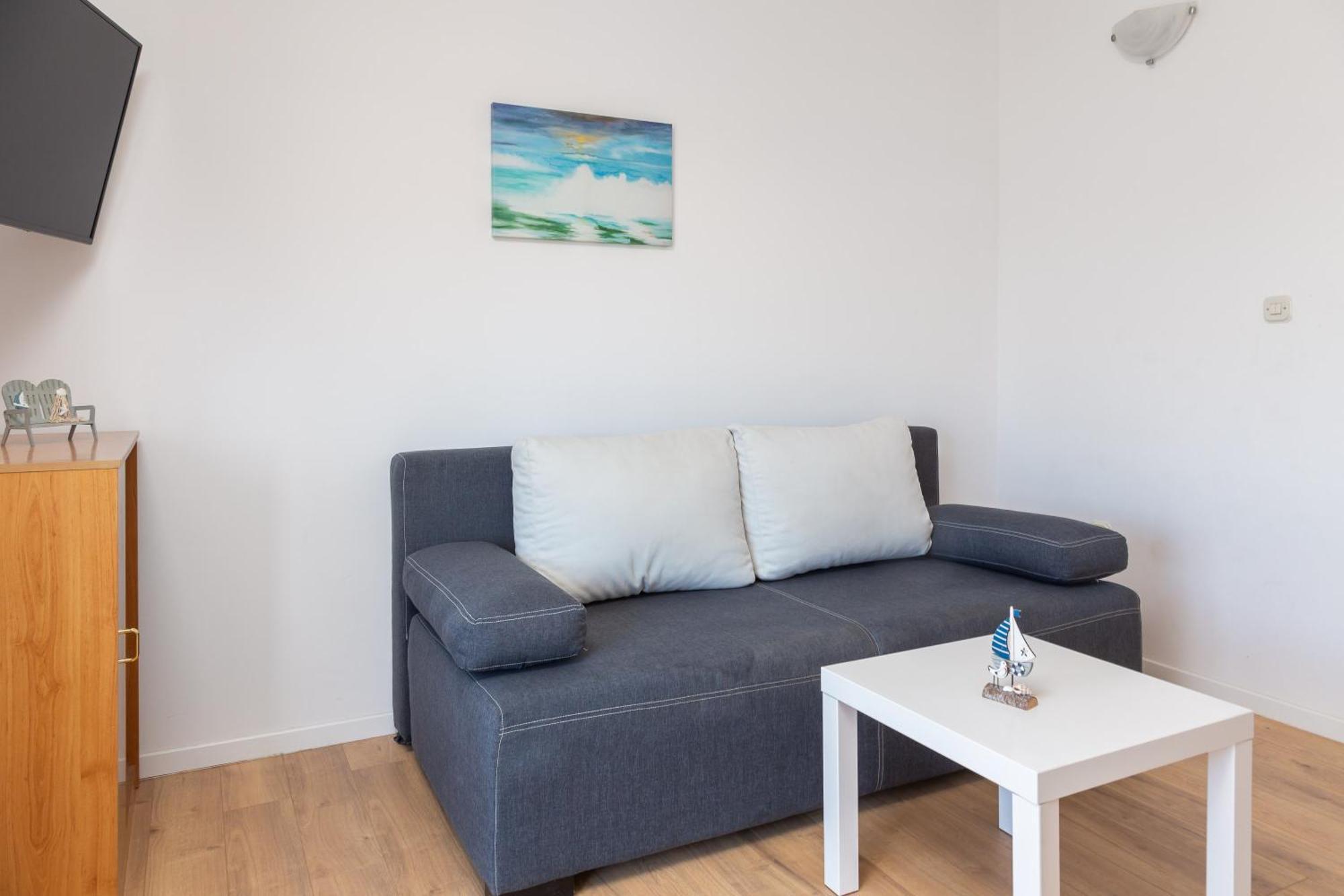 Near Central Beach With Free Parking Apartment *