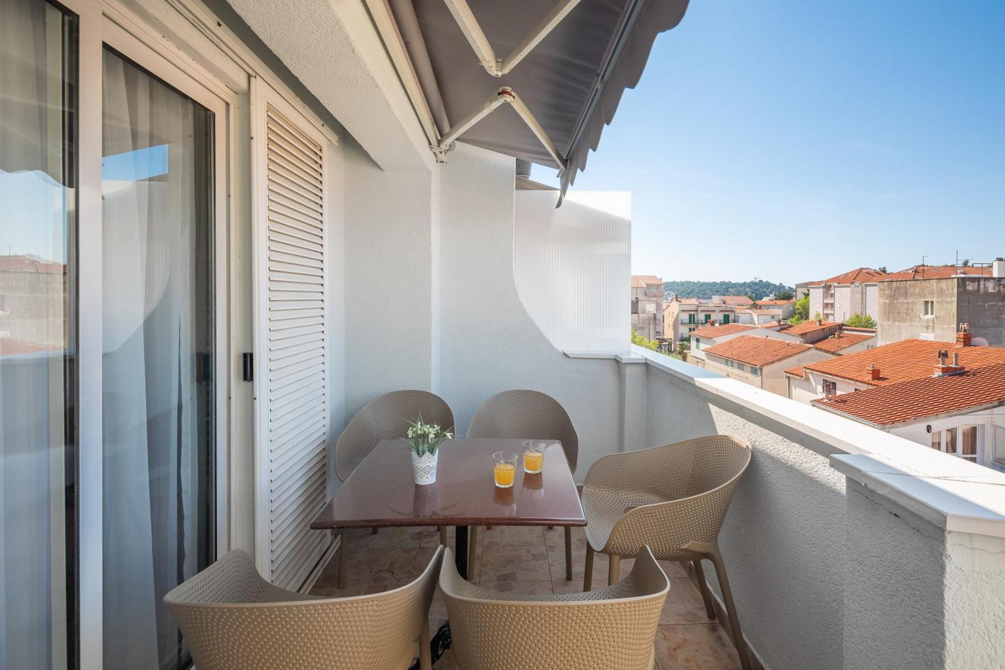Apartment Near Central Beach With Free Parking *